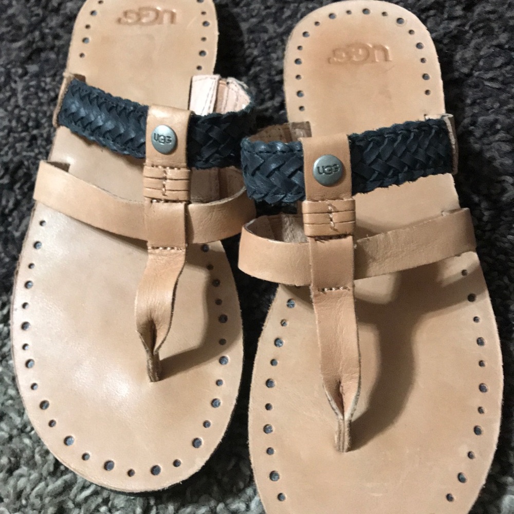 Ugg flip flops